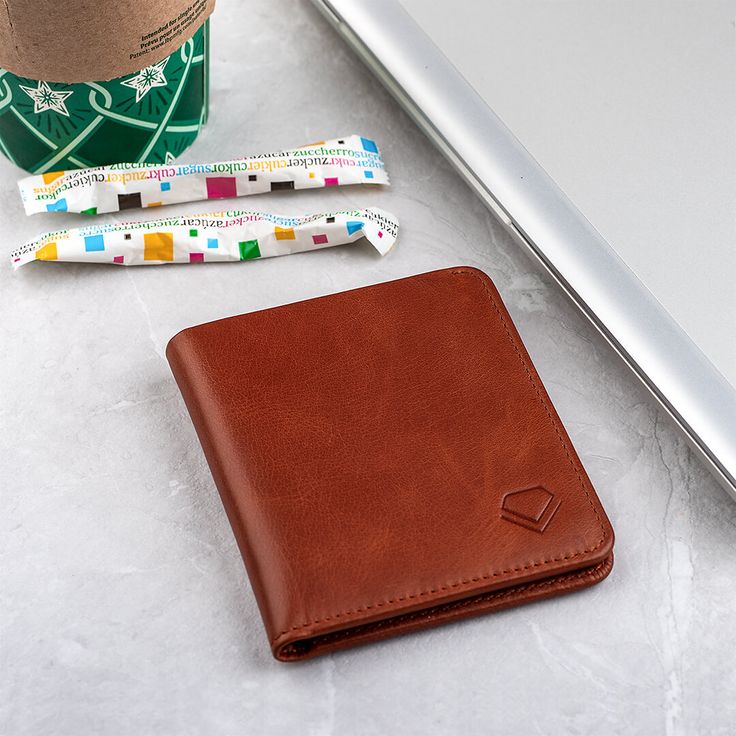 Verso Wallet in everyday use